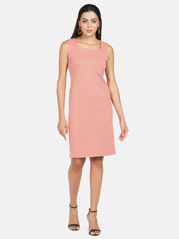 Sleeveless Dress With Cross-Back StrapsStretch Sleeveless Sheath Dress - Peach