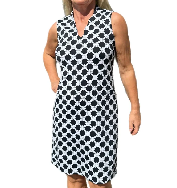 Sleeveless Dress With ZippersScallop Neckline Sleeveless Dress With Spf 50 Protection In Black/white