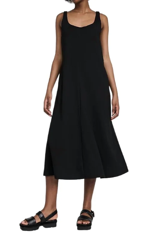 Sleeveless Dress With Sheath CutSleeveless Trapeze Dress In Black