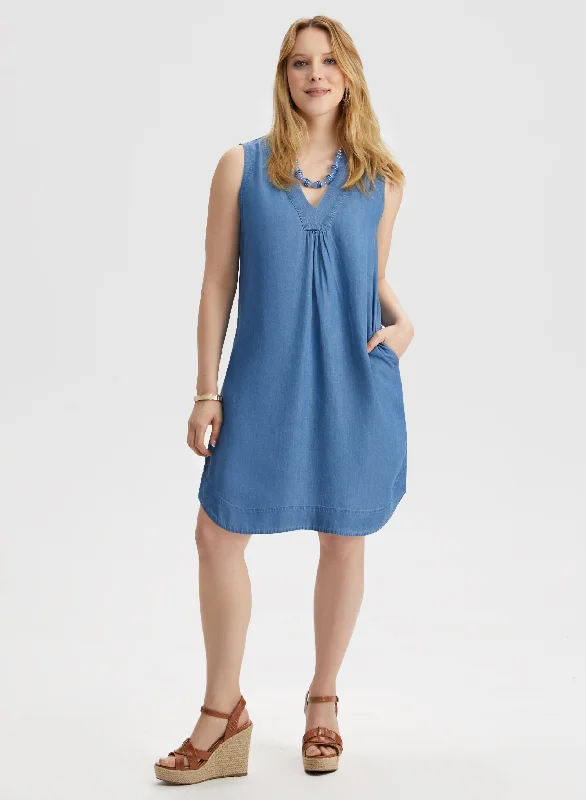 Sleeveless Dress In RayonSleeveless V-Neck Dress