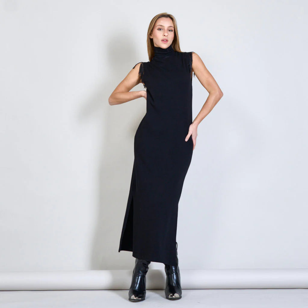 Sleeveless Dress With Low CutSleeveless Knit Dress (Black)