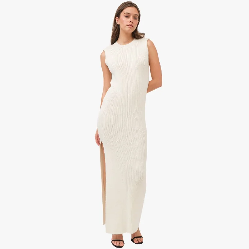 Sleeveless Dress With Short SkirtKnitted Sleeveless Shoulder Pad Dress (Off White)